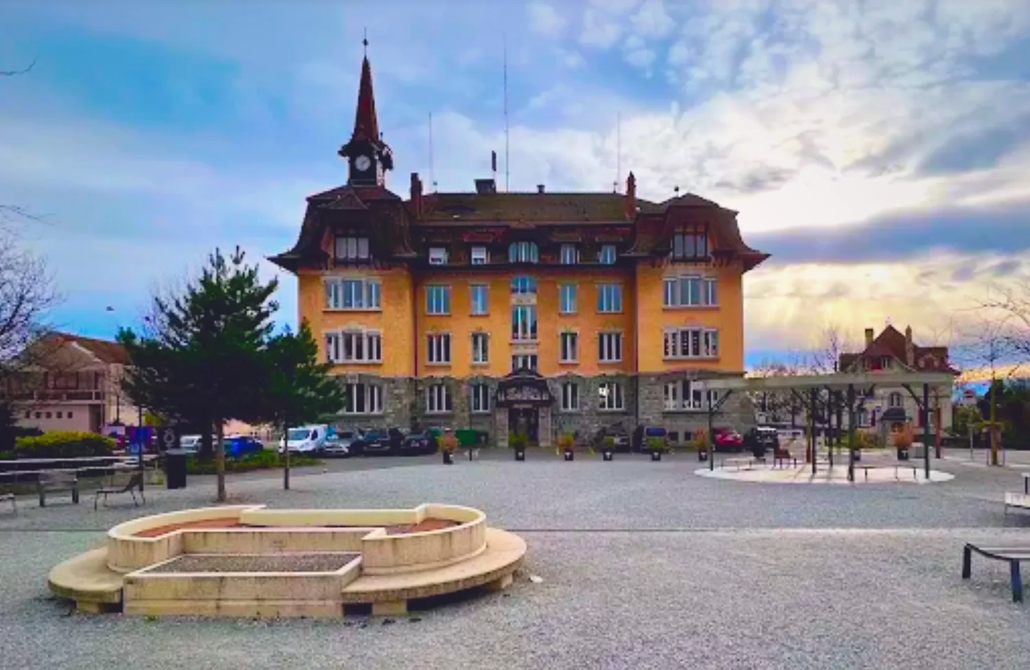 Le coll&egrave;ge de Prilly-Centre et son esplanade