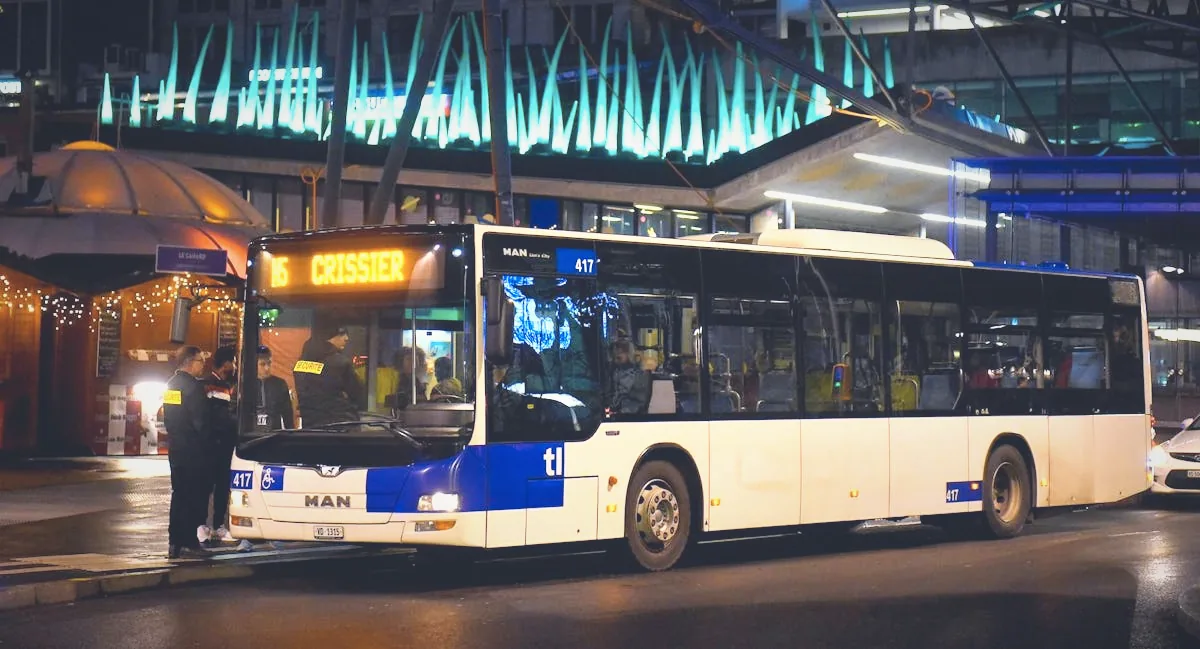 Un bus tl au terminus de Lausanne-Flon